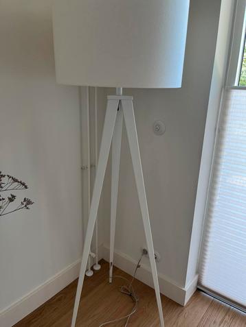 2x mooie staande VT Wonen staande lamp met nieuwe kap
