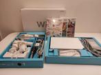 Wii in doos met controllers, nuchucks en spellen, Met 2 controllers, Ophalen of Verzenden, Zo goed als nieuw, Met games
