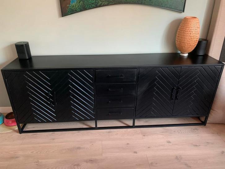 Dressoir Isa Zwart Visgraat, Huis en Inrichting, Kasten | Dressoirs, Zo goed als nieuw, 150 tot 200 cm, 25 tot 50 cm, Met lade(s)
