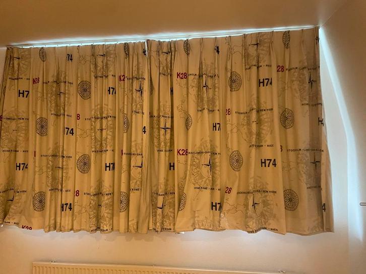 Beige gordijnen 150x280 – met wereldkaart en kompas patroon, Huis en Inrichting, Stoffering | Gordijnen en Lamellen, Gebruikt