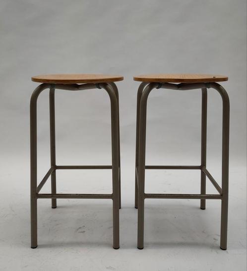 2x schoolkruk hout metaal industriële houten krukje kruk, Huis en Inrichting, Barkrukken, Gebruikt, 30 tot 60 cm, Hout, Metaal