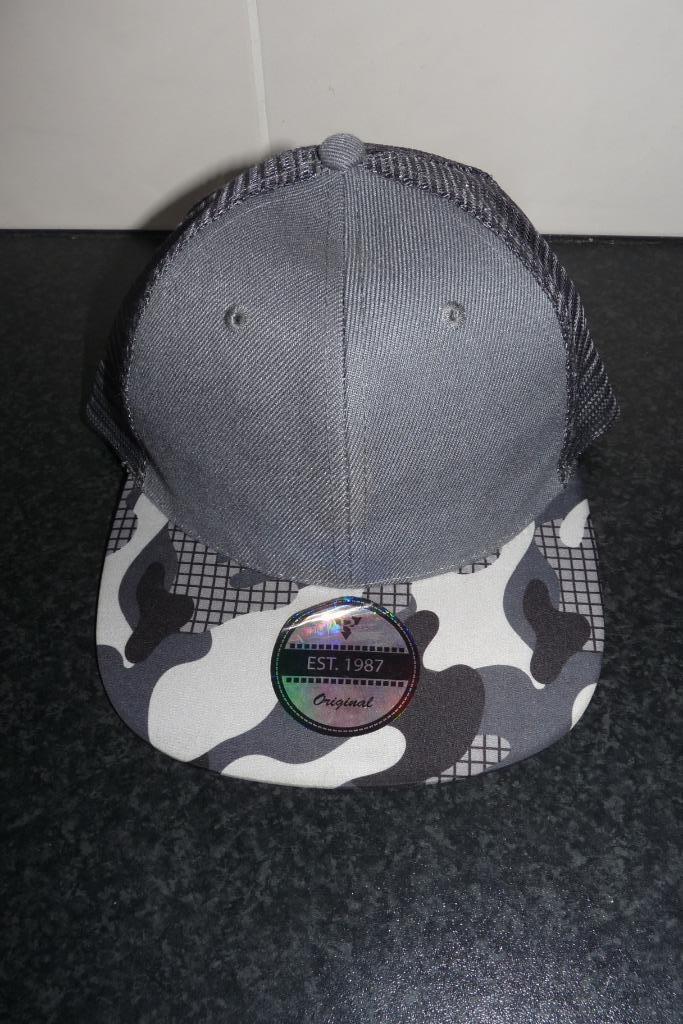 als nieuw grijze pet Bij een leuke prijs gelijk verkocht Kij, Kleding | Heren, Hoeden en Petten, Zo goed als nieuw, Pet, One size fits all