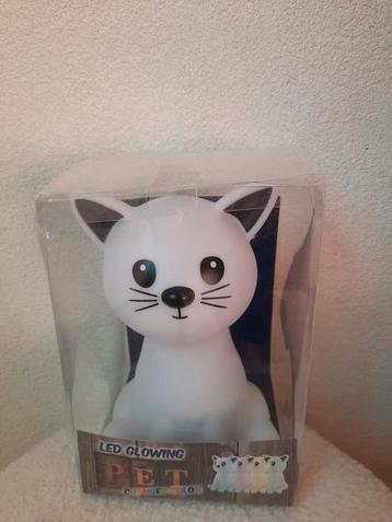 LED Glowing Pet Poes Nachtlampje Changing Colour beschikbaar voor biedingen