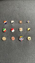 Gevraagd  Spelden van Westlandse Voetbal Clubs, Ophalen of Verzenden, Zo goed als nieuw, Sport, Speldje of Pin