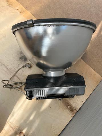 Industriële lamp beschikbaar voor biedingen