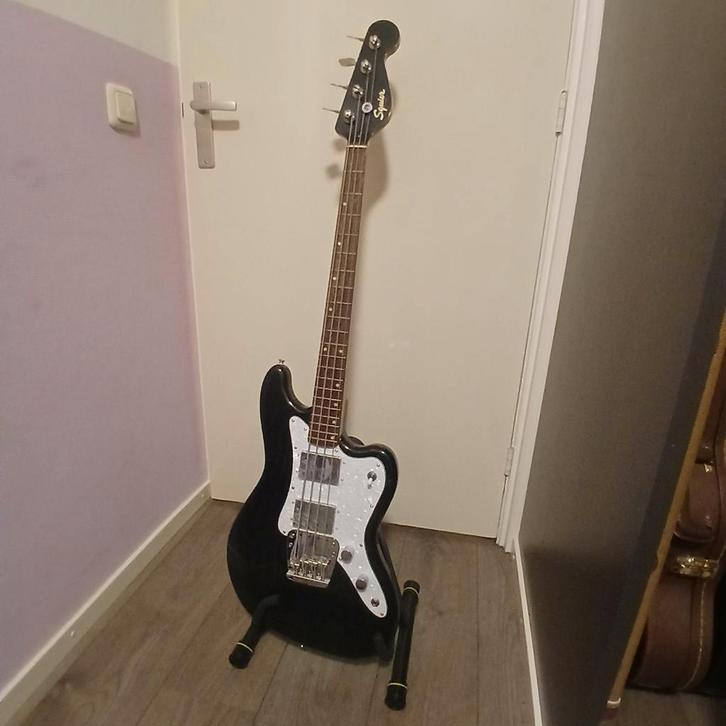 Squier rascal paranormal basgitaar, Muziek en Instrumenten, Snaarinstrumenten | Gitaren | Elektrisch, Zo goed als nieuw, Fender