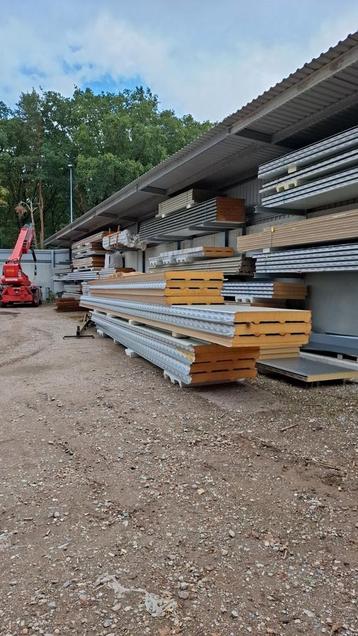 Partij Dakpanelen 130/160 mm dik € 20 per m2  beschikbaar voor biedingen