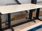 2x stevig licht houten bureau 2x1 mtr, Ophalen, In hoogte verstelbaar, Zo goed als nieuw