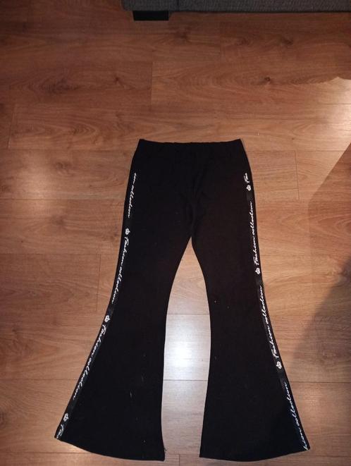 Mooie zwarte Flare broek mt M/L, Kleding | Dames, Broeken en Pantalons, Zo goed als nieuw, Maat 38/40 (M), Zwart, Lang, Ophalen of Verzenden