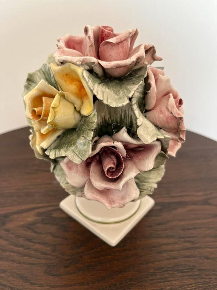 Handgemaakt keramisch bloemenstuk uit Italië – VAGA, Antiek en Kunst, Antiek | Keramiek en Aardewerk, Ophalen