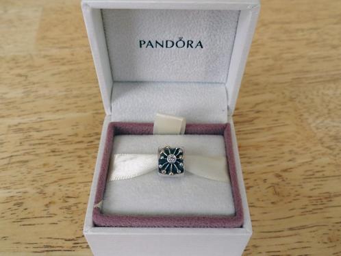 Pandora bedel desert star met goud, Sieraden, Tassen en Uiterlijk, Bedels, Pandora, Zilver, 1 bedel, Met strass, Ophalen of Verzenden