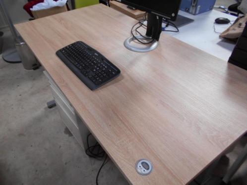 Elektrische Ahrend bureaus, Huis en Inrichting, Bureaus, Zo goed als nieuw, Bureau, Elektrisch, In hoogte verstelbaar, Ophalen of Verzenden