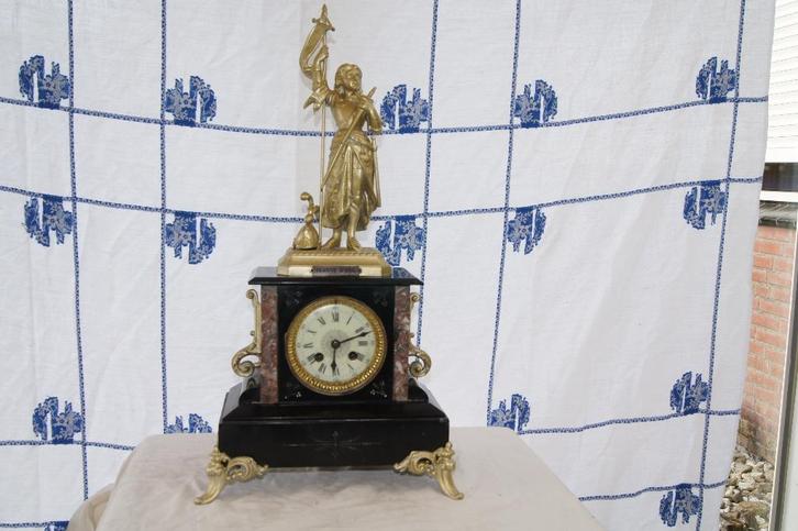 Klok met beeld van Jeanne D,arc, Antiek en Kunst, Antiek | Klokken, Ophalen of Verzenden