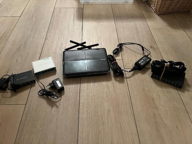 Routers en switch met POE, Computers en Software, Netwerk switches, Gebruikt, Ophalen of Verzenden
