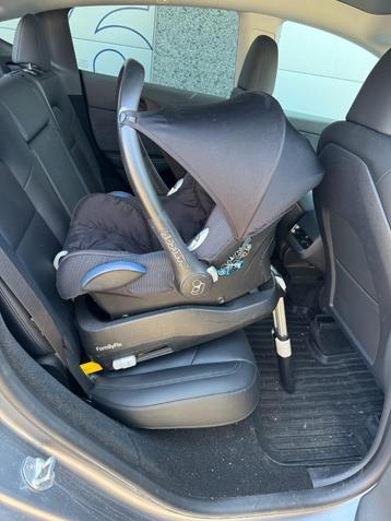 Maxi Cosi Cabriofix 2x  + Familyfix base 1x beschikbaar voor biedingen