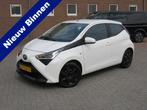 Toyota Aygo 1.0 VVT-i x-play * Rijklaarprijs incl. garantie, Voorwielaandrijving, Stof, Gebruikt, 4 stoelen