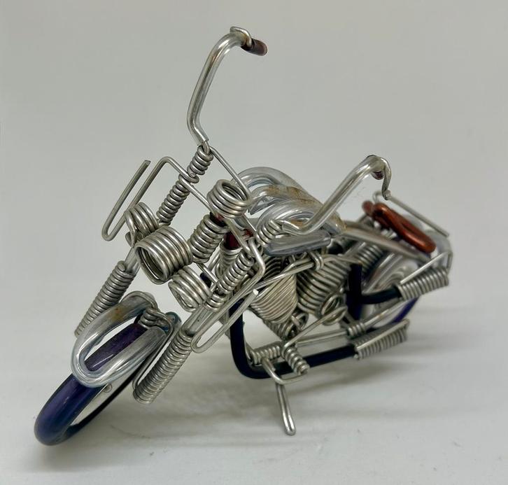 Motor van draad en plastic - model, Verzamelen, Beelden en Beeldjes, Zo goed als nieuw, Overige typen, Ophalen of Verzenden