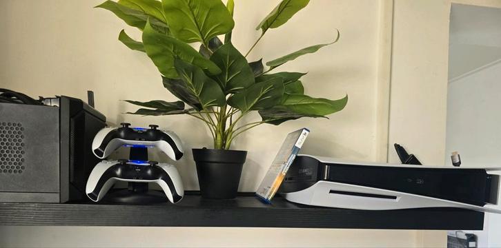 Playstation 5 + game + 2 controllers ruilen, Spelcomputers en Games, Spelcomputers | Sony PlayStation 5, Zo goed als nieuw, Playstation 5