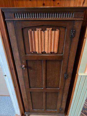 Mooie antieke kast van Fleet Furniture beschikbaar voor biedingen