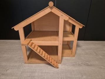 Houten Poppenhuis beschikbaar voor biedingen