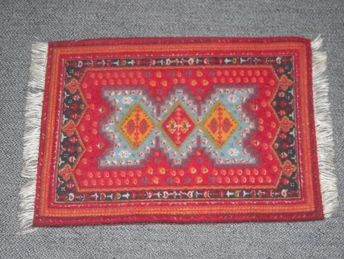 Lundby vloerkleed met rood en blauw, Verzamelen, Poppenhuizen en Toebehoren, Gebruikt, Ophalen of Verzenden