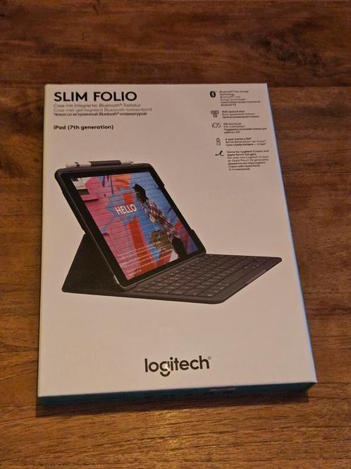 Logitech Slim Folio voor iPad (7e generatie), Computers en Software, Tablet-hoezen, Zo goed als nieuw, Bescherming voor- en achterkant