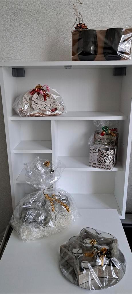 Bureau.  Ruimtebesparend nog 1 voor €40, Huis en Inrichting, Bureaus, Zo goed als nieuw, Ophalen