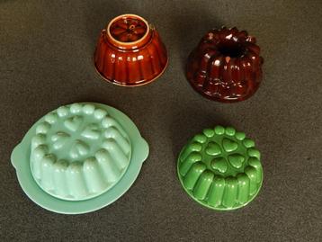 Oude aardewerk puddingvormen (4x) beschikbaar voor biedingen