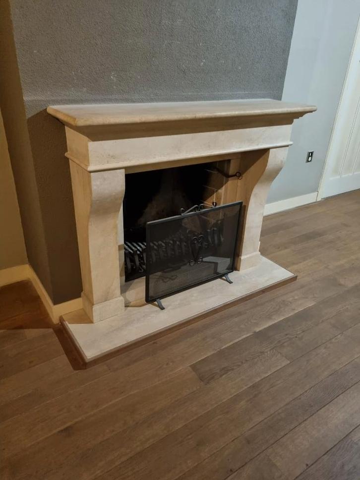 Karakteristieke kalkzandstenen schouw, Huis en Inrichting, Overige Huis en Inrichting, Zo goed als nieuw, Ophalen