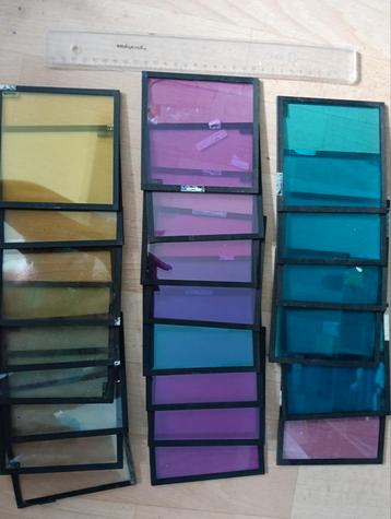 22 kleuren glas staaltjes 12x12 cm beschikbaar voor biedingen