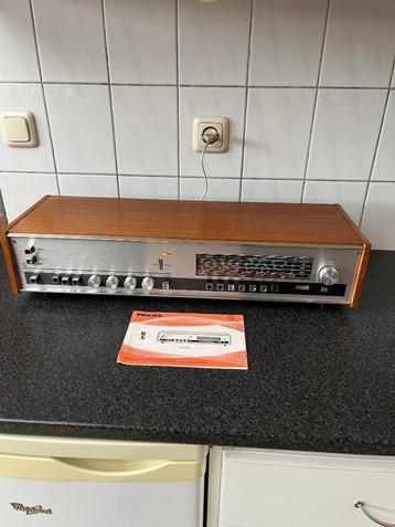 Vintage  Philips 22GH940 radio met houten kast  en boekje  beschikbaar voor biedingen
