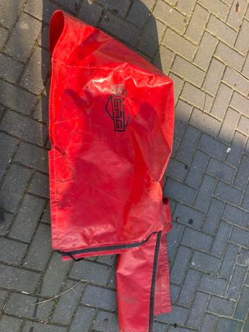 Berg huifkar hoes skelter rood  beschikbaar voor biedingen