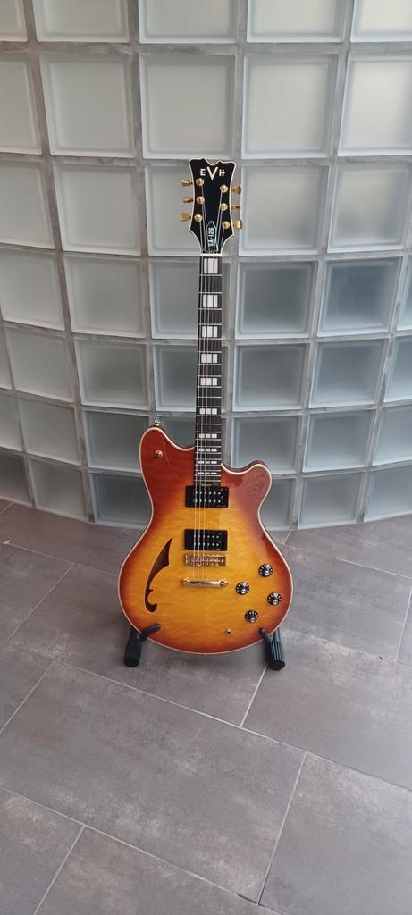 EVH SA 126 TOBACCO BURST, Muziek en Instrumenten, Snaarinstrumenten | Gitaren | Elektrisch, Zo goed als nieuw, Semi-solid body