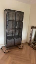 Vitrinekast z.g.a.n., Huis en Inrichting, 100 tot 150 cm, Ophalen of Verzenden, Zo goed als nieuw, Metaal