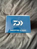 Daiwa sweepfire E 3500C Spinmolen, Watersport en Boten, Ophalen of Verzenden, Nieuw, Molen