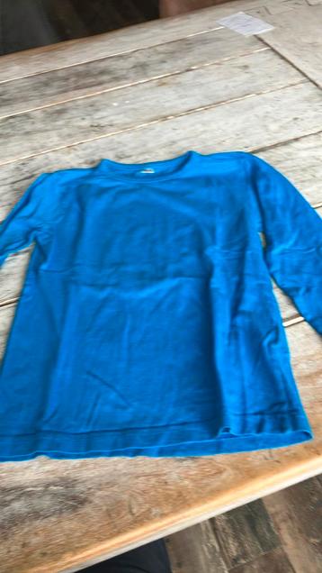 Blauw shirt maat 110 beschikbaar voor biedingen