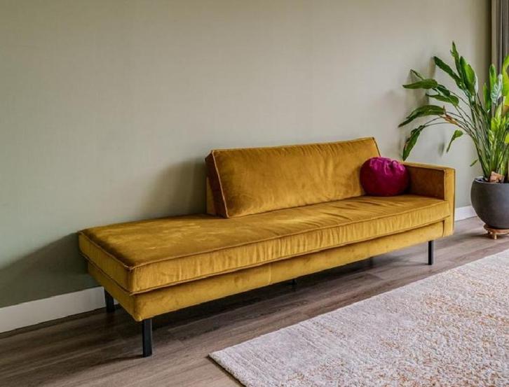 Rodeo daybed rechts velvet oker (bank), Huis en Inrichting, Banken | Sofa's en Chaises Longues, Zo goed als nieuw, Driepersoons
