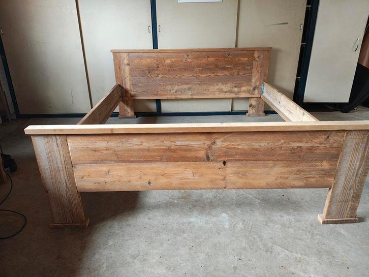 Tweepersoonsbed steigerhout, Huis en Inrichting, Slaapkamer | Bedden, Zo goed als nieuw, Tweepersoons, 180 cm, 200 cm, Hout, Ophalen