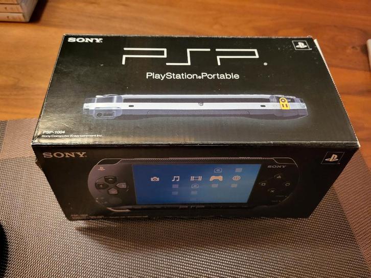 Sony PSP PlayStation Portable 1004 zwart & games & UMD-cases, Spelcomputers en Games, Spelcomputers | Sony PSP, Zo goed als nieuw