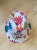 Witte hoed met gekleurde bloemetjes, Ophalen of Verzenden, Zo goed als nieuw, One size fits all