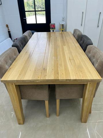 Grote eettafel met 6 stoelen beschikbaar voor biedingen
