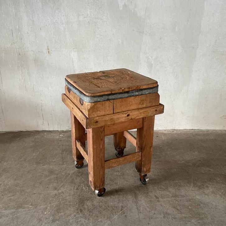 Antiek hakblok, oude werkbank, side table, keuken blok, Antiek en Kunst, Curiosa en Brocante, Ophalen