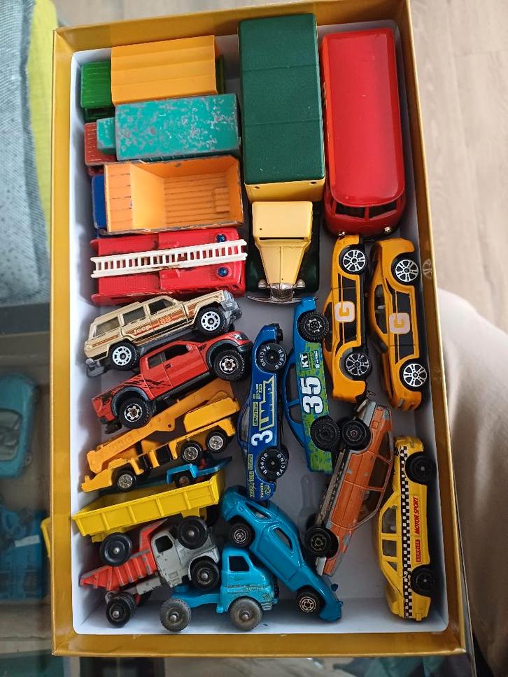 doos nr 9 met modelautos, Hobby en Vrije tijd, Modelauto's | Overige schalen, Gebruikt, Auto, Ophalen of Verzenden