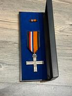 Verzetsherdenkingskruis medaille met baton, Verzamelen, Ophalen of Verzenden, Overige soorten, Nederland, Lintje, Medaille of Wings