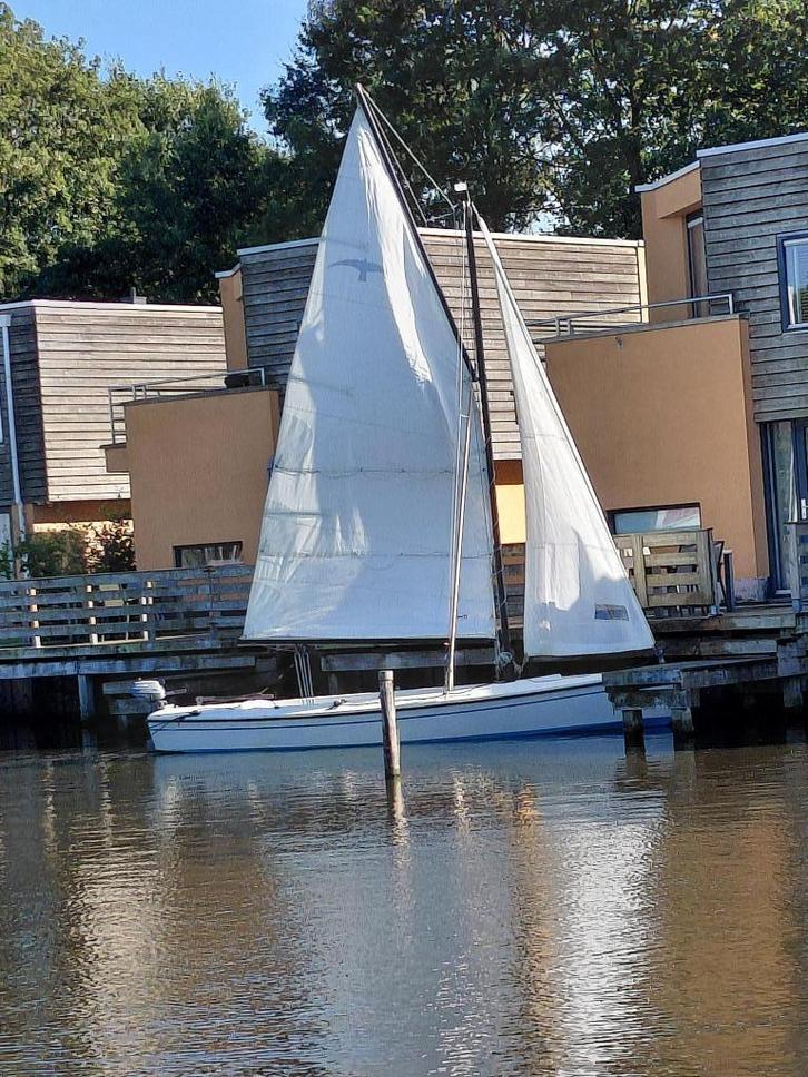 Polyvalk / Geuzenvalk incl motor + trailer, Watersport en Boten, Zeilen en Zeiltoebehoren, Gebruikt, Grootzeil, 15 tot 30 m², 6 meter of meer