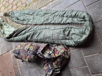 2 stuks legerslaapzak. Origineel met compressiezak (draagzak beschikbaar voor biedingen