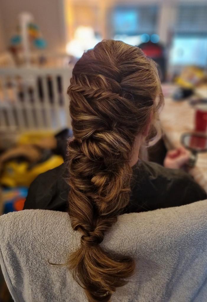 Bruiloftskapsel of feestkapsel nodig?, Sieraden, Tassen en Uiterlijk, Uiterlijk | Haarverzorging, Nieuw, Ophalen