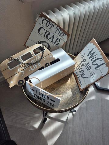 Houten Decoratie Set & Tissue Houder beschikbaar voor biedingen