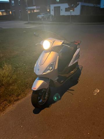 Piaggio Fly scooter beschikbaar voor biedingen