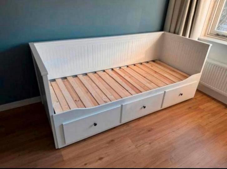 Ikea  Hemnes bedbank uitschuifbed slaapbank, Huis en Inrichting, Slaapkamer | Bedden, Zo goed als nieuw, Ophalen